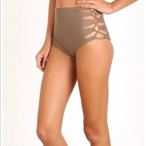 Acacia high waisted Queens bottom in Opihi